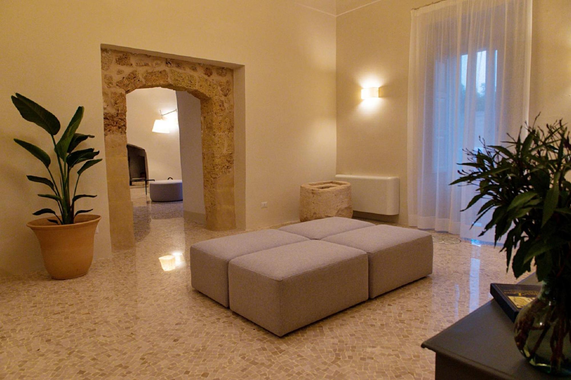 Готель Palazzo Pati Tiggiano Екстер'єр фото